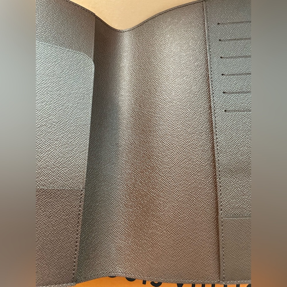 Sold❌❌Louis Vuitton Desk Agenda Cover
❣️❣️In High Demand❣️❣️ - Picture 9 of 16